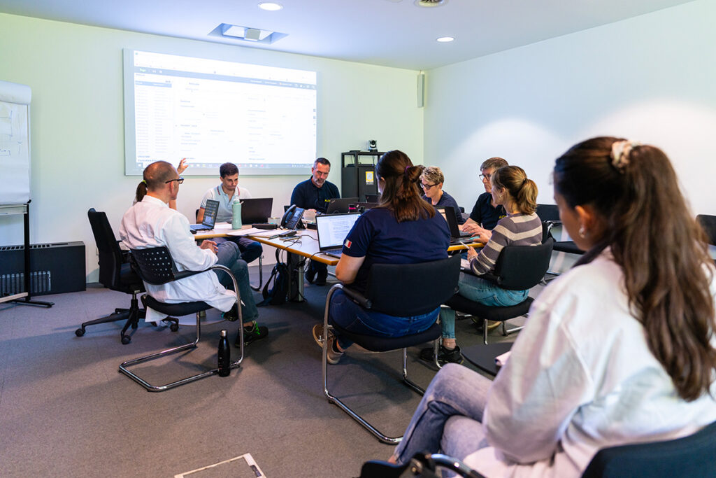 Paint industry professionals ALCEA training course color theory application