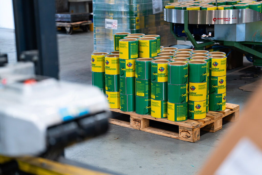 Latte di prodotti Geocolor®: paste ecologiche per verniciature all'acqua