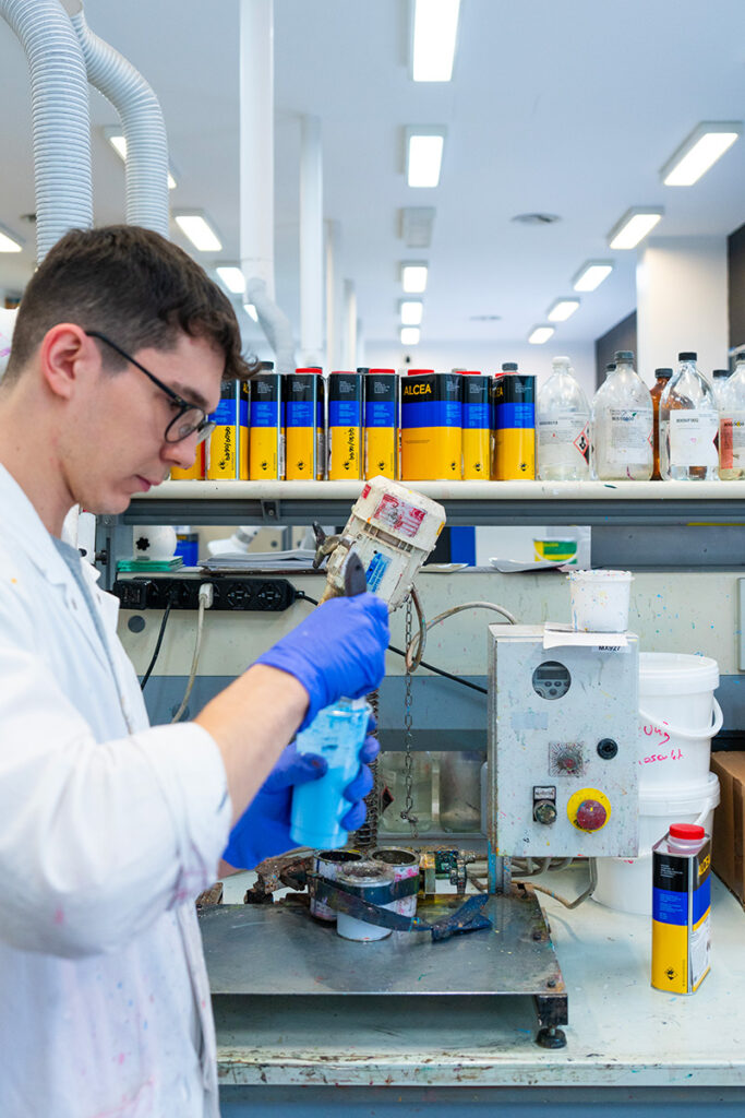 Accessori tintometrici professionali per il lavoro con paste colore